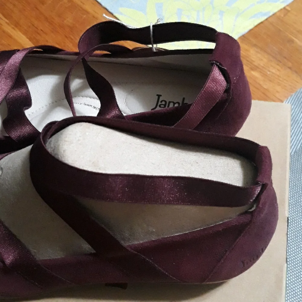 Burgundy Ballet Style  Suede Flats Sz 8.5 - Picture 6 of 16